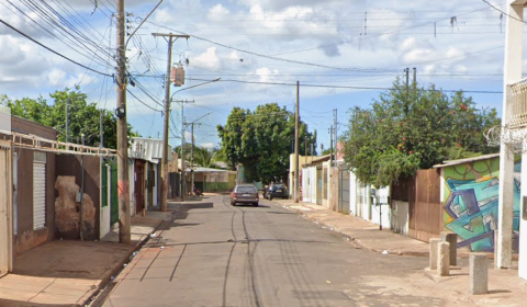 Homem corre 1 km para pedir ajuda ap&oacute;s ser esfaqueado nas costas 
