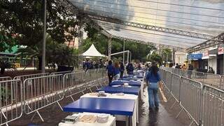 Tenda de 45 metros protege bolo gigante da chuva no anivers&aacute;rio da Capital 