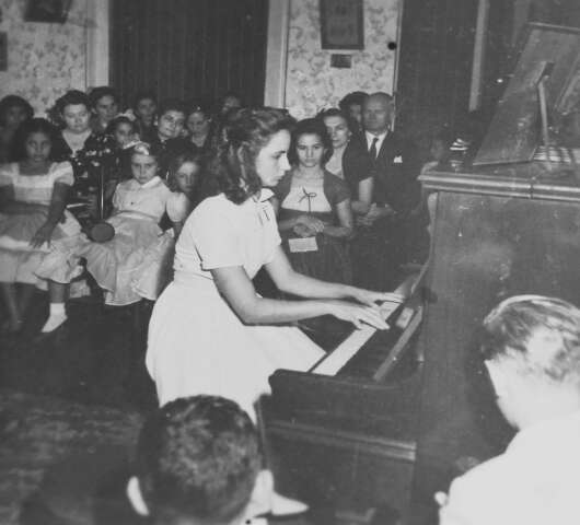 Antes da Esta&ccedil;&atilde;o, piano de 80 anos vivia cercado de alunos e recitais