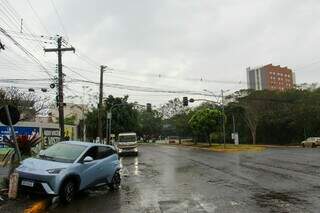A caminho do trabalho, condutor é atingido na Rua Antônio Maria Coelho A caminho do trabalho, condutor é atingido na Rua Antônio Maria Coelho