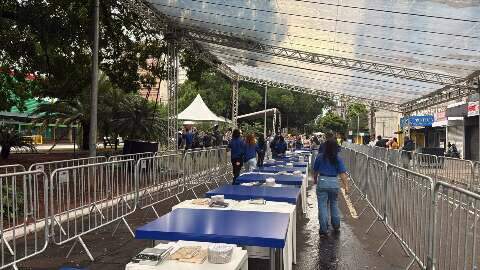 Tenda de 45 metros protege bolo gigante da chuva no anivers&aacute;rio da Capital 
