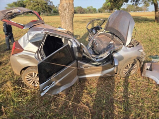 Jovem que bateu carro contra &aacute;rvore durante fuga da PRF morre em hospital