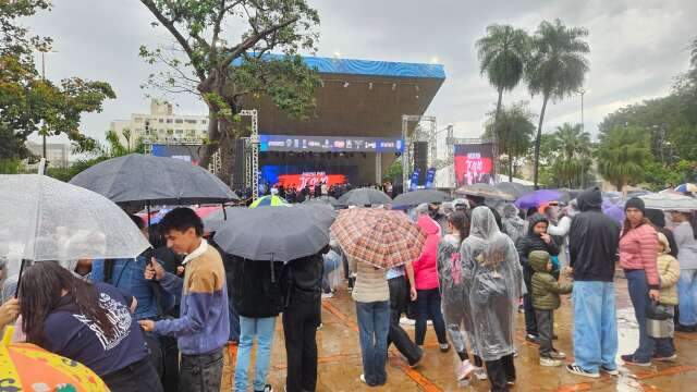 Com chuva para &ldquo;lavar os pecados&rdquo;, programa&ccedil;&atilde;o da Marcha para Jesus &eacute; mantida