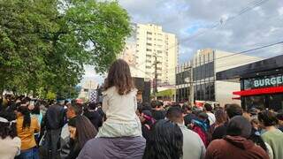 Marcha reúne fé, chuva e política no aniversário de Campo Grande Marcha reúne fé, chuva e política no aniversário de Campo Grande