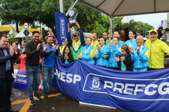 Campe&otilde;es da Corrida do Facho t&ecirc;m atleta-guia de paral&iacute;mpico e bombeira 
