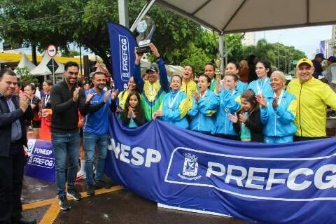 Campe&otilde;es da Corrida do Facho t&ecirc;m atleta-guia de paral&iacute;mpico e bombeira 