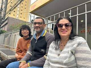 Sem saber do cancelamento, fam&iacute;lias aparecem para desfile de anivers&aacute;rio