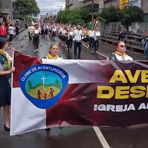 &ldquo;S&oacute; n&atilde;o desfila se chover canivete aberto&rdquo;: grupos mant&ecirc;m marcha no Centro