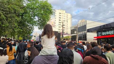 Marcha re&uacute;ne f&eacute;, chuva e pol&iacute;tica no anivers&aacute;rio de Campo Grande