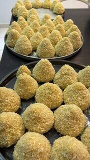 Dieta sem coxinha? Cida resolveu o problema com versão “maromba” Dieta sem coxinha? Cida resolveu o problema com versão “maromba”