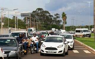 Frota cresce em 26 mil veículos enquanto ônibus perdem passageiros na Capital Frota cresce em 26 mil veículos enquanto ônibus perdem passageiros na Capital