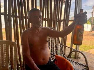 De banho de mijo &agrave; mesa no c&oacute;rrego, Jubinha mant&eacute;m Pior Bar do Mundo