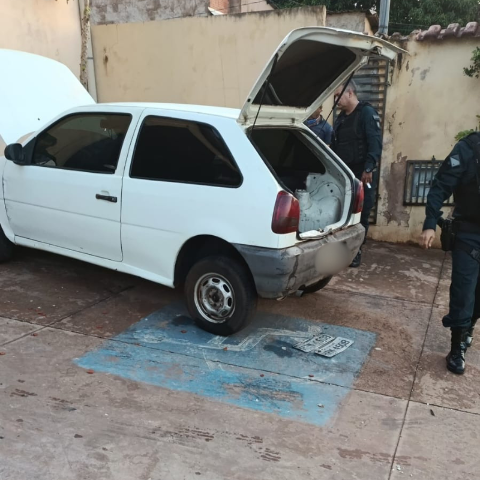 Carro usado em furto de casa de coronel da PM &eacute; encontrado abandonado
