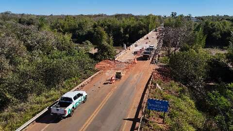Tr&aacute;fego na MS-345 opera em pare e siga na ponte sobre o Rio Miranda