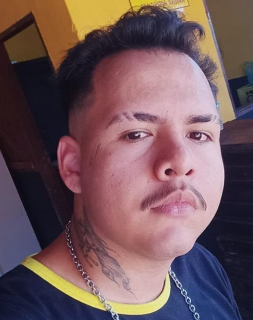 Grupo armado invade casa, rende mulher e mata rapaz na frente da fam&iacute;lia