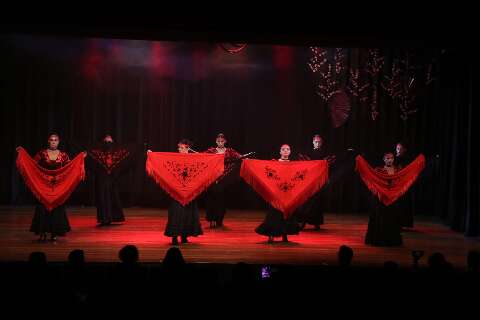 Flamenco toma conta da Morada dos Ba&iacute;s com 20 bailarinas nesta sexta