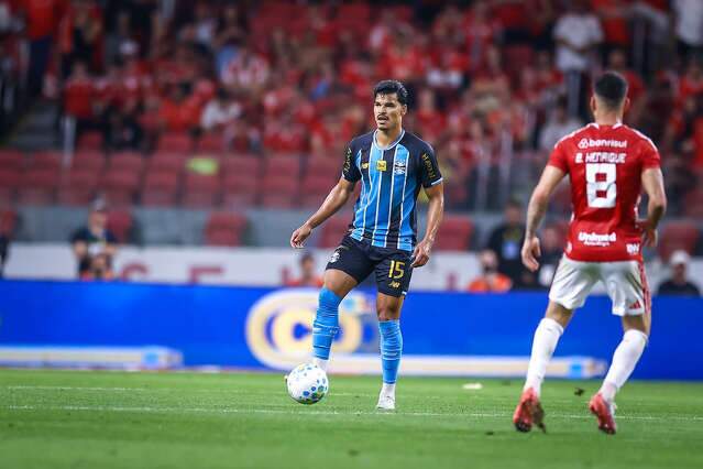 Inter e Gr&ecirc;mio empatam sem gols em cl&aacute;ssico marcado por pol&ecirc;mica