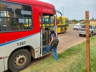Frota cresce em 26 mil veículos enquanto ônibus perdem passageiros na Capital Frota cresce em 26 mil veículos enquanto ônibus perdem passageiros na Capital