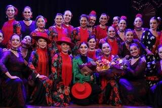 Flamenco toma conta da Morada dos Ba&iacute;s com 20 bailarinas nesta sexta