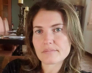 Ap&oacute;s ataque a laudos, fam&iacute;lia de Fab&iacute;ola sai em defesa de delegada e peritas
