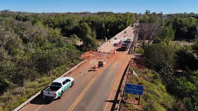 Tr&aacute;fego na MS-345 opera em pare e siga na ponte sobre o Rio Miranda