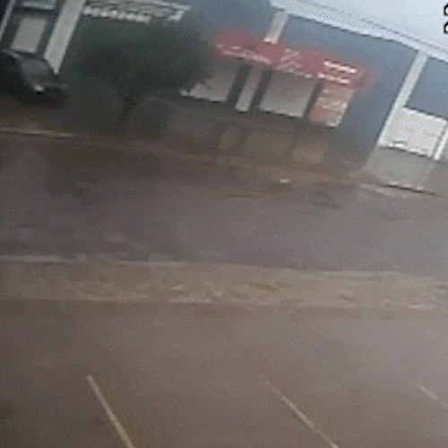 Dupla leva 4 minutos para furtar carro de a&ccedil;ougueiro durante expediente