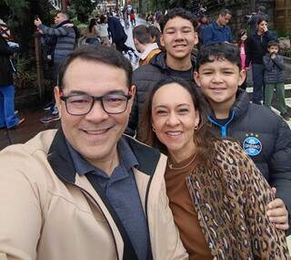 Paulo queria milagre, mas pode ver a mãe sobreviver 3 anos com doença rara Paulo queria milagre, mas pode ver a mãe sobreviver 3 anos com doença rara