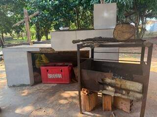 De banho de mijo &agrave; mesa no c&oacute;rrego, Jubinha mant&eacute;m Pior Bar do Mundo