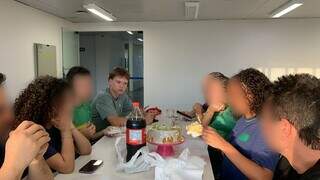 Finlandês vira atração em escola e incentiva colegas a estudar idioma Finlandês vira atração em escola e incentiva colegas a estudar idioma