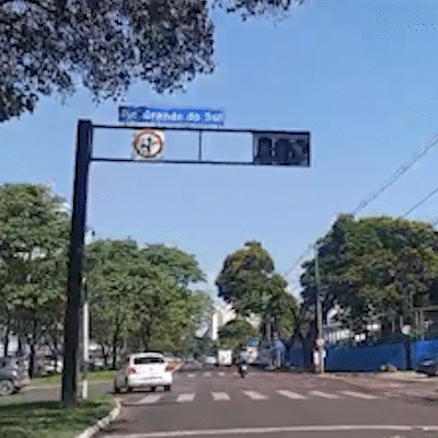 Dez cruzamentos ficam com sem&aacute;foros desligados na Avenida Afonso Pena