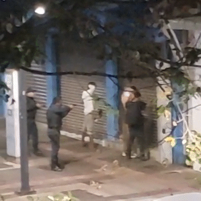 Agress&atilde;o policial e sucuri gigante s&atilde;o destaques da semana