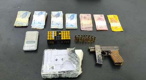 Suspeito de invadir casa e matar rapaz na frente da fam&iacute;lia &eacute; preso com pistola