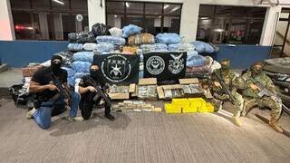 Casal é preso com 1,2 tonelada de maconha escondida dentro do quarto Casal é preso com 1,2 tonelada de maconha escondida dentro do quarto
