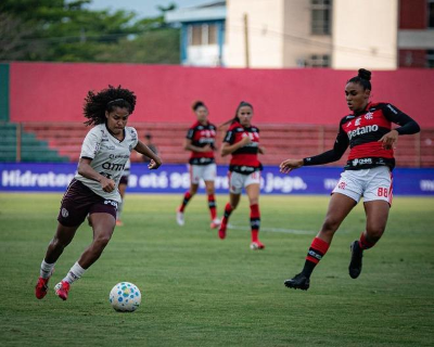Flamengo vence, e Gr&ecirc;mio empata na ida das quartas do Brasileiro Feminino