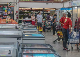 Custo de vida faz 40% dos leitores economizarem no lazer, revela enquete Custo de vida faz 40% dos leitores economizarem no lazer, revela enquete