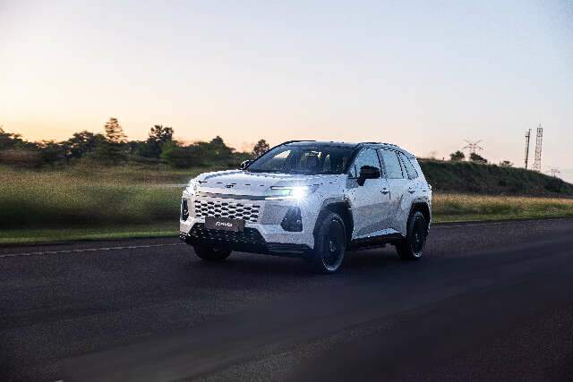 Toyota RAV4 volta ao Brasil com vers&atilde;o h&iacute;brida plug-in de 329 cv