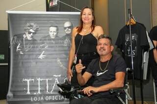 Show de rock combina com mesa? Público dos Titãs responde de pé Show de rock combina com mesa? Público dos Titãs responde de pé