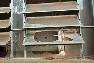 Após homicídio, moradores relatam medo e abandono em antigo posto da Moreninha Após homicídio, moradores relatam medo e abandono em antigo posto da Moreninha