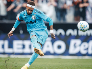 Neymar decide, Santos vence Corinthians e se afasta da zona de rebaixamento Neymar decide, Santos vence Corinthians e se afasta da zona de rebaixamento