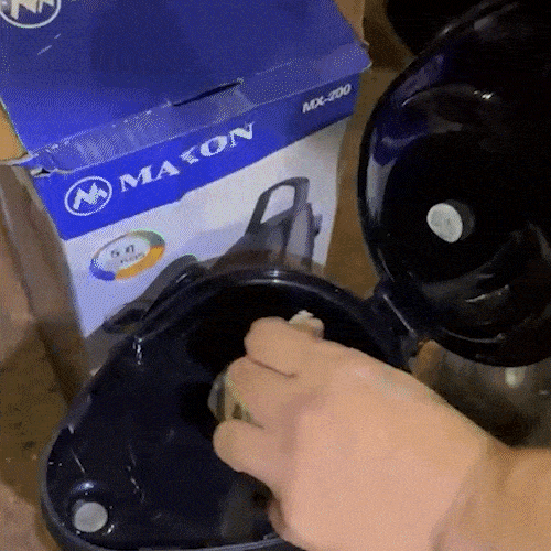 Emagrecedores s&atilde;o encontrados dentro de garrafa t&eacute;rmica com gelo