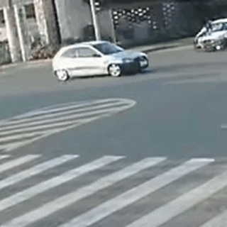 Sem CNH e alcoolizado, motorista &eacute; preso ao atropelar rapaz em cruzamento