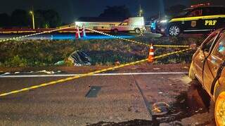 Motorista morre após ser lançado de veículo em acidente e 4 ficam feridos Motorista morre após ser lançado de veículo em acidente e 4 ficam feridos