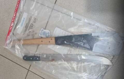 Homem em surto avan&ccedil;a contra policiais com dois fac&otilde;es e morre baleado 