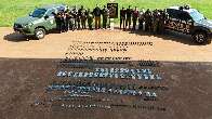 Senad entrega a militares os 30 fuzis apreendidos na fronteira com MS