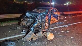 Motorista morre após ser lançado de veículo em acidente e 4 ficam feridos Motorista morre após ser lançado de veículo em acidente e 4 ficam feridos