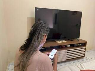 H&aacute; 45 anos, Adriane vive em corpo que n&atilde;o reconhece como seu