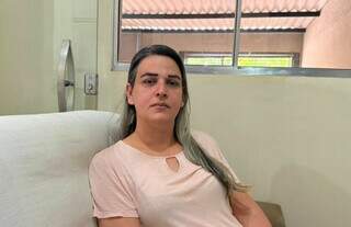 H&aacute; 45 anos, Adriane vive em corpo que n&atilde;o reconhece como seu