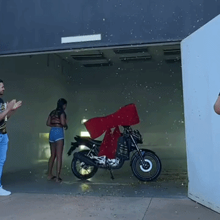 Golpe do falso financiamento em feir&atilde;o de garagem termina com mulher presa