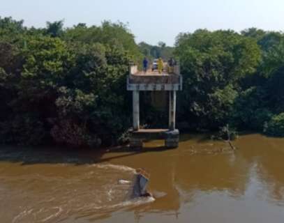 Ponte que caiu e matou caminhoneiro em Coxim vai passar por per&iacute;cia