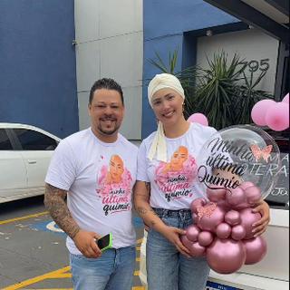 No 1º dia do mês, Jana celebra última quimioterapia pelas ruas de Campo Grande No 1º dia do mês, Jana celebra última quimioterapia pelas ruas de Campo Grande